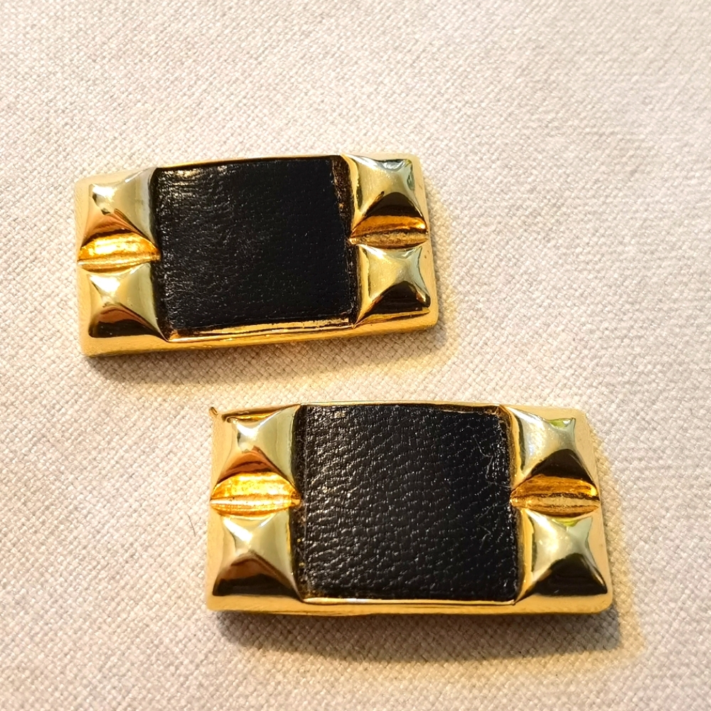 Slutte gold tone with black leather shoe clips